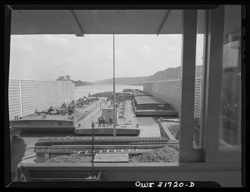 Gallipolis, Ohio. The tow leaving the locks