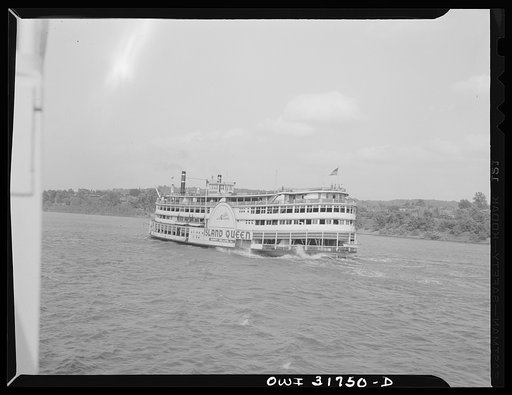 Cincinnati (vicinity), Ohio. The pleasure boat Island Queen on the Ohio River