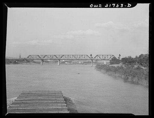 Cincinnati (vicinity), Ohio. The Cincinnati bridge