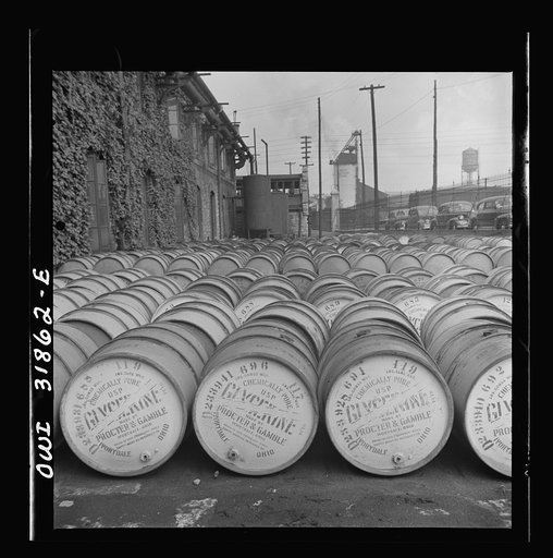 Proctor [i.e. Procter] and Gamble Distributing Company, Cincinnati, Ohio. Drums of glycerine ready for shipment