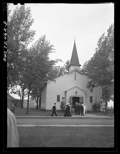 Oswego, New York. United Nations heroes going to the chapel at Fort Ontario on Sunday during United Nations week