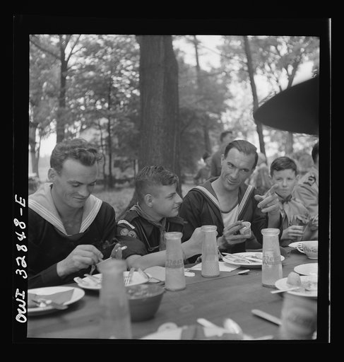 Oswego, New York. Norwegian and Belgian sailors having lunch at the boy scout outing during United Nations week