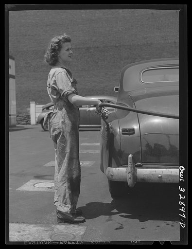 Philadelphia, Pennsylvania. Miss Ruth Gusick, formerly a clerk in a drugstore, now works as a garage attendant at one of the Atlantic Refining Company garages