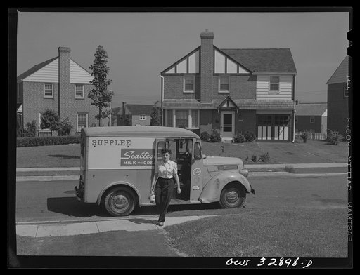 Bryn Mawr, Pennsylvania. Miss Pearl Gold, one of the many women now working for the Supplee-Wills-Jones Milk Company
