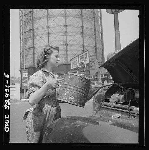 Philadelphia, Pennsylvania. Miss Ruth Gusick, formerly a clerk in a drugstore, now works as a garage attendant at one of the Atlantic Refining Company garages