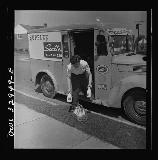 Bryn Mawr, Pennsylvania. Miss Pearl Gold, one of the many women now working for the Supplee-Wills-Jones Milk Company