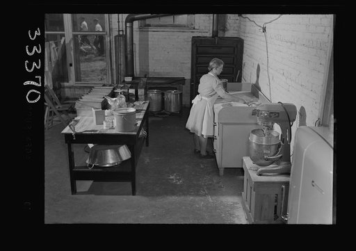 Keysville, Virginia. Baking bread in central bakery. Seventy-five loaves are baked here each day and sent to schools via school buses