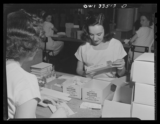 Parke, Davis and Company, manufacturing chemists, Detroit, Michigan. Packaging large ampoules