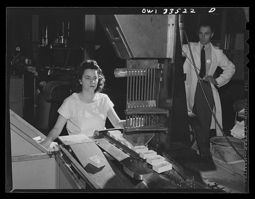 Parke, Davis and Company, manufacturing chemists, Detroit, Michigan. Packaging empty gelatin capsules