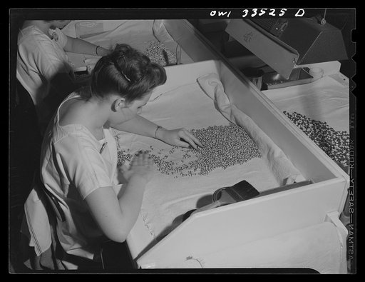 Parke, Davis and Company, manufacturing chemists, Detroit, Michigan. Inspecting hermetically sealed filled gelatin capsules