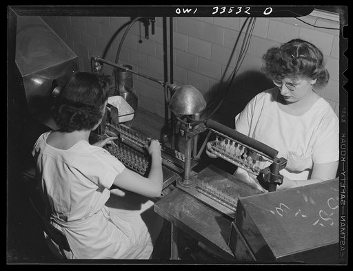 Parke, Davis and Company, manufacturing chemists, Detroit, Michigan. Automatically filling ampoules with medicinal solution