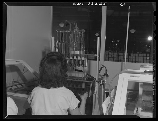 Parke, Davis and Company, manufacturing chemists, Detroit, Michigan. Filling ampoules with medicinal solution