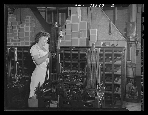Parke, Davis and Company, manufacturing chemists, Detroit, Michigan. Production of empty gelatin capsules in a special size