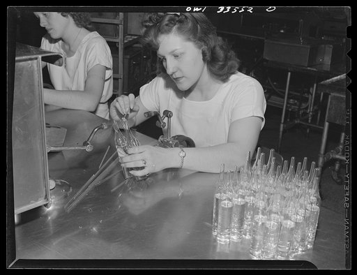 Parke, Davis and Company, manufacturing chemists, Detroit, Michigan. Sealing special-sized ampoules by hand