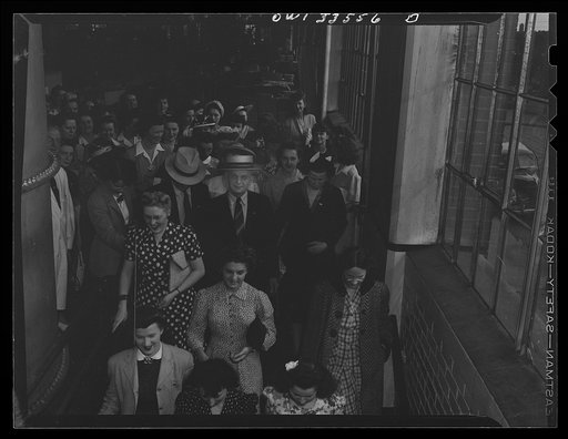 Parke, Davis and Company, manufacturing chemists, Detroit, Michigan. Counting filled capsules
