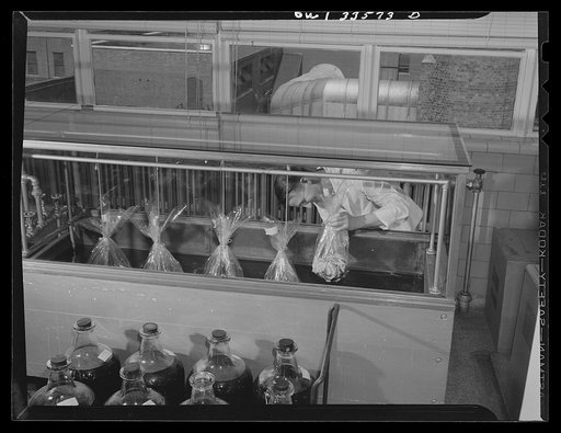 Parke, Davis and Company, manufacturing chemists, Detroit, Michigan. Refinement of antitoxin by dialysis