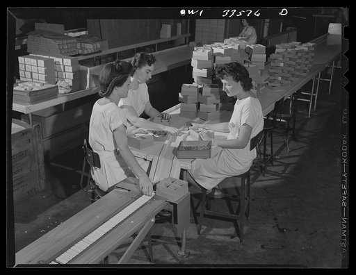 Parke, Davis and Company, manufacturing chemists, Detroit, Michigan. Packaging filled ampoules