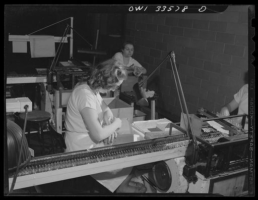 Parke, Davis and Company, manufacturing chemists, Detroit, Michigan. Inspecting filled ampoules