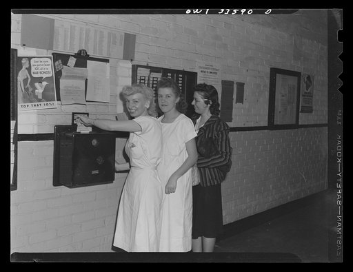 Parke, Davis and Company, manufacturing chemists, Detroit, Michigan. Employees registering on time recorder