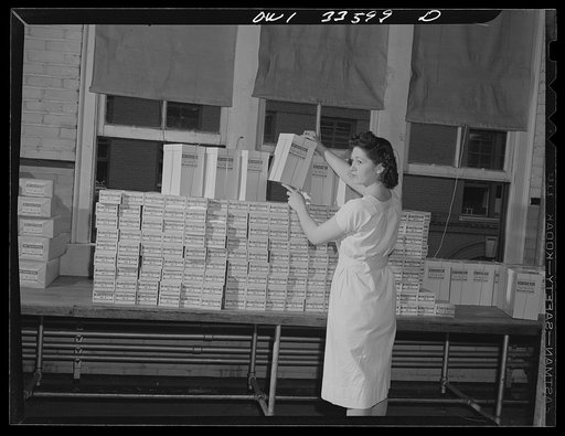 Parke, Davis and Company, manufacturing chemists, Detroit, Michigan. Packaging empty gelatin capsules