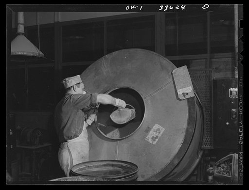 Parke, Davis and Company, manufacturing chemists, Detroit, Michigan. A ball tumbler mill used in the thorough mixing of medicinal powders