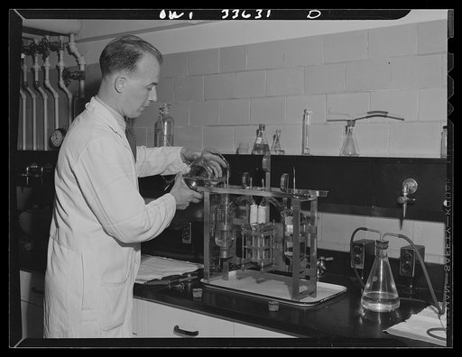 Parke, Davis and Company, manufacturing chemists, Detroit, Michigan. Cell of Tiselius apparatus for the electrophoreses of proteins