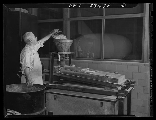 Parke, Davis and Company, manufacturing chemists, Detroit, Michigan. Mixing medicinal powders for pharmaceutical products