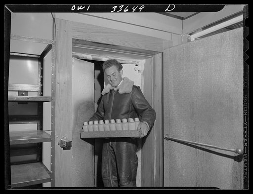 Parke, Davis and Company, manufacturing chemists, Detroit, Michigan. Freeing blood plasma