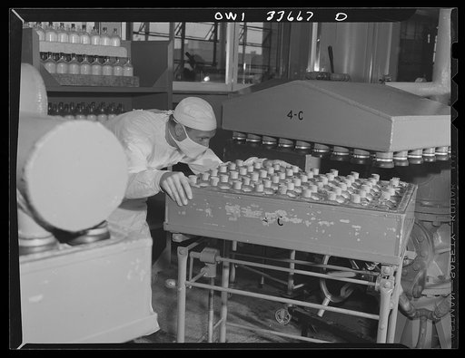 Parke, Davis and Company, manufacturing chemists, Detroit, Michigan. Preparing to dehydrate flasks of frozen blood plasma