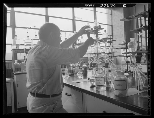 Parke, Davis and Company, manufacturing chemists, Detroit, Michigan. Assaying drug samples to determine the alkaloidal content
