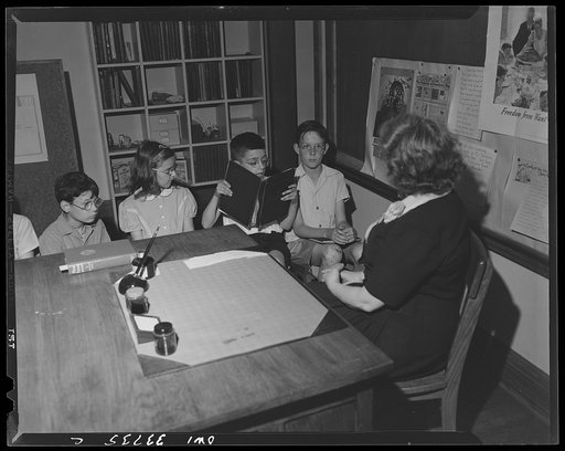 Schenectady, New York. Sight-saving group at the Pleasant Valley School. Children are not allowed more than twenty minutes eyework at a time