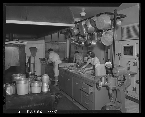 Schenectady, New York. Meals served in the Oneida school cafeteria with the help of home economics students in the kitchen