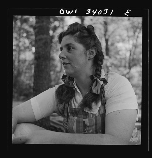 Turkey Pond, near Concord, New Hampshire. Women workers employed by a U.S. Department of Agriculture timber salvage sawmill. Mrs. Violet Storey, "takes away," is a farmer's wife with six children
