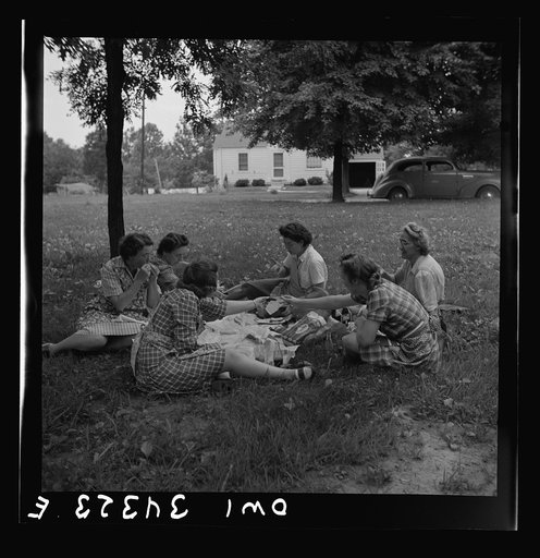 Jeffersontown, Kentucky. The Jefferson County community cannery, started by the WPA (Work Projects Administration), now conducted by the state(?) vocational education department. Women pay three cents for each can and two cents per can for use of the pressure cooker. Some of the women who bring thei