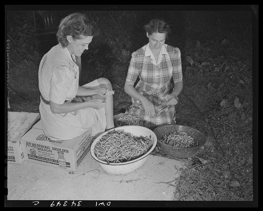 Jeffersontown, Kentucky. The Jefferson County ommunity cannery, started by the WPA (Work Projects Administration), now conducted by the state (?) vocational education department. Women pay three cents each for cans and two cents per can for use of the pressure cooker. Left to right; Mrs. J. Payater 