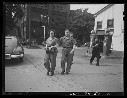 Oswego, New York. Factory workers going home at 4 p.m.