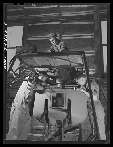 Warner Robins, Georgia. Air Service Command, Robins Field. Men of an air depot group studying the mechanism of one of the turrets of a bomber