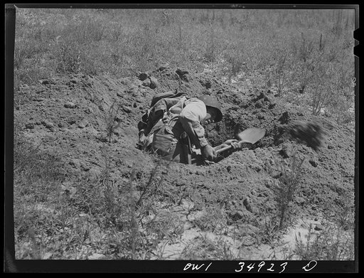 Daniel Field, Georgia. Air Service Command. Learning to dig a foxhole in a hurry