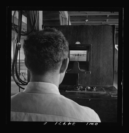 Daniel Field, Georgia. Air Service Command. Learning to identify aircraft in a machine which shows models in various positions, against various colored backgrounds, at varying intensities of light and for short or long periods of time