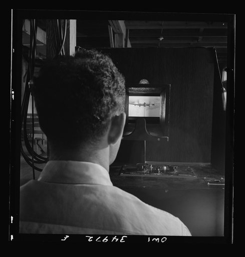 Untitled photo, possibly related to: Daniel Field, Georgia. Air Service Command. Learning to identify aircraft in a machine which shows models in various positions, against various colored backgrounds, at varying intensities of light and for short or long periods of time