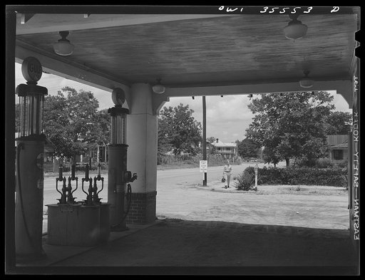 Bowman, South Carolina. Sergeant John Riley of the 25th service group, Air Service Command, coming home on leave