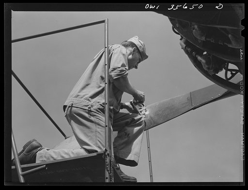 Myrtle Beach, South Carolina. Air Service Command. Private Philip A. Zilinsky, propeller specialist with a mobile unit checking the pitch of a propeller