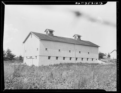 Detroit (vicinity), Michigan. A barn