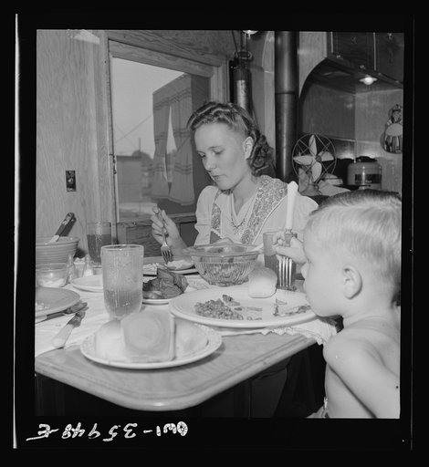 Middle River, a small crossroads in the vicinity of Baltimore, Maryland. FSA (Farm Security Administration) housing project (later administered by the National Housing Agency) for Glenn L. Martin aircraft workers. A worker's family in their trailer home