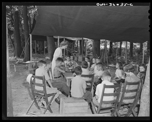 Middle River, a small crossroads in the vicinity of Baltimore, Maryland. FSA (Farm Security Administration) housing project (later administered by the National Housing Agency) for Glenn L. Martin aircraft workers. Daily Bible class conducted for the children at the Glenn L. Martin trailer camp