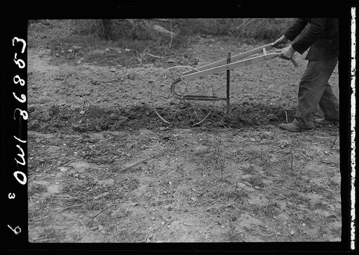 Washington, D. C. Hand plow with which a Victory gardener plowed nearly two acres at the Fairlawn Avenue Victory gardens
