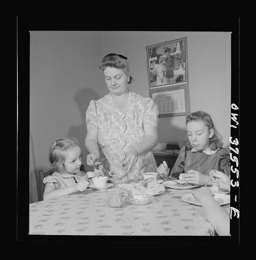 Cincinnati, Ohio. Mrs. Cochran, the wife of a Greyhound bus driver, giving the children Sunday breakfast