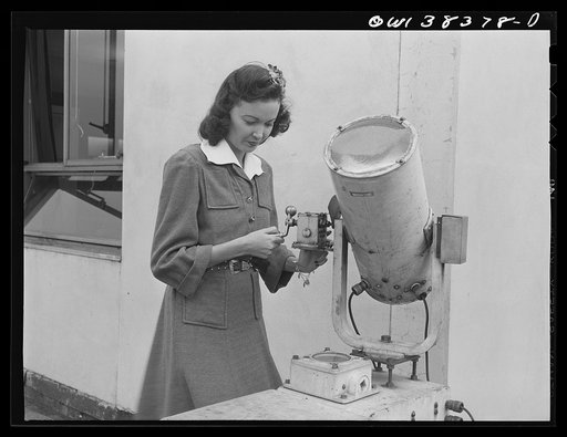 Washington, D.C. The U.S. Weather Bureau station at the National Airport. Cloud heights being measured by means of a daylight ceiling projector