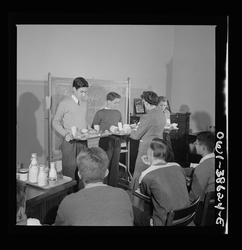 Washington, D.C. Mrs. Mary Spangler teaching a boys' class in nutrition at Woodrow Wilson High School