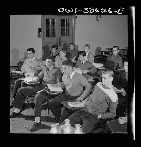 Washington, D.C. Mrs. Mary Spangler teaching a boys' class in nutrition at Woodrow Wilson High School